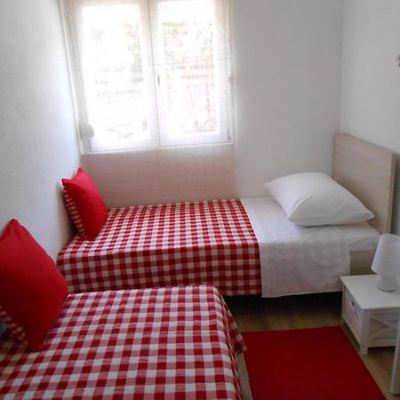 Apartments With A Parking Space Okrug Gornji, Ciovo - 13859 تروغير الغرفة الصورة