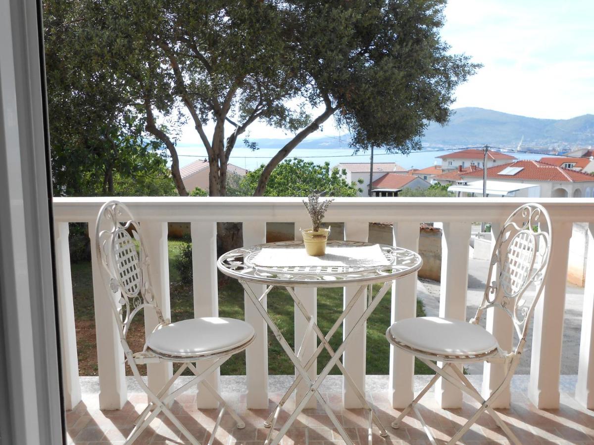 Apartments With A Parking Space Okrug Gornji, Ciovo - 13859 تروغير المظهر الخارجي الصورة