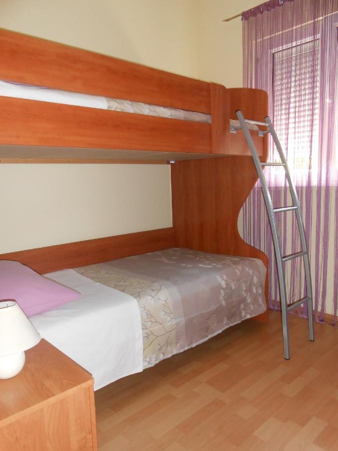 Apartments With A Parking Space Okrug Gornji, Ciovo - 13859 تروغير المظهر الخارجي الصورة