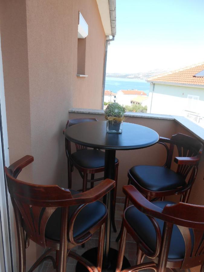 Apartments With A Parking Space Okrug Gornji, Ciovo - 13859 تروغير المظهر الخارجي الصورة