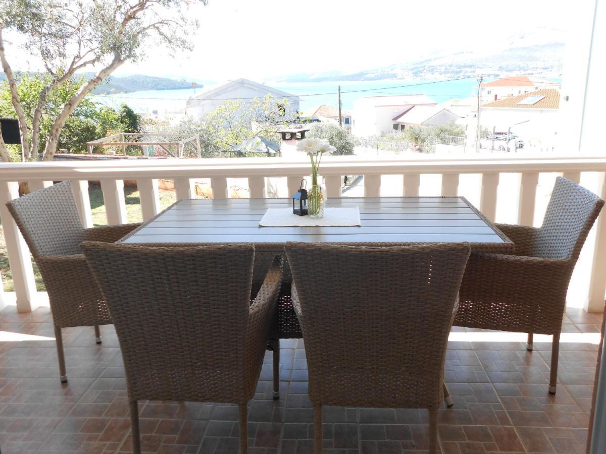 Apartments With A Parking Space Okrug Gornji, Ciovo - 13859 تروغير المظهر الخارجي الصورة