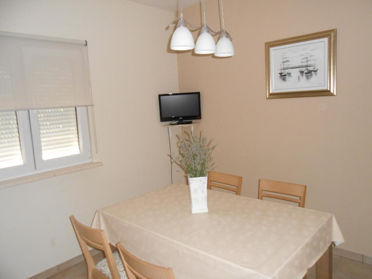Apartments With A Parking Space Okrug Gornji, Ciovo - 13859 تروغير المظهر الخارجي الصورة