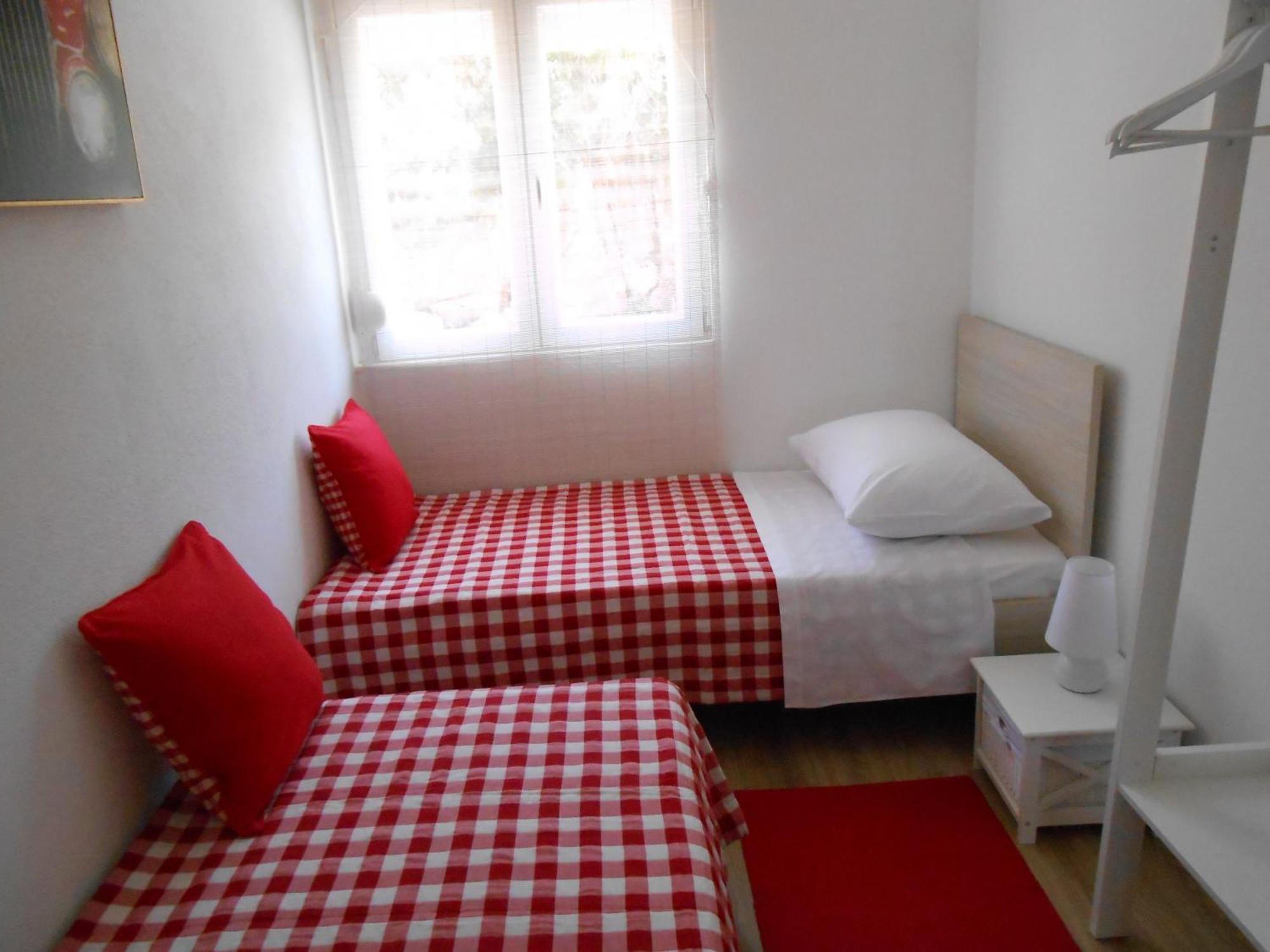 Apartments With A Parking Space Okrug Gornji, Ciovo - 13859 تروغير الغرفة الصورة